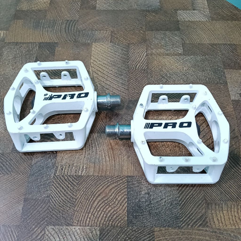 Pedal Sepeda Pro CSL-916 Bearing Alloy Putih Sepeda MTB AS Besar.