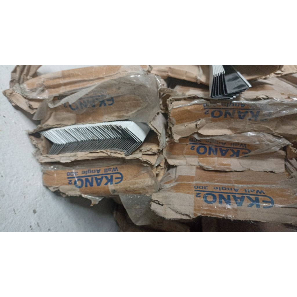 WALL ANGLE EKANO PREMIUM