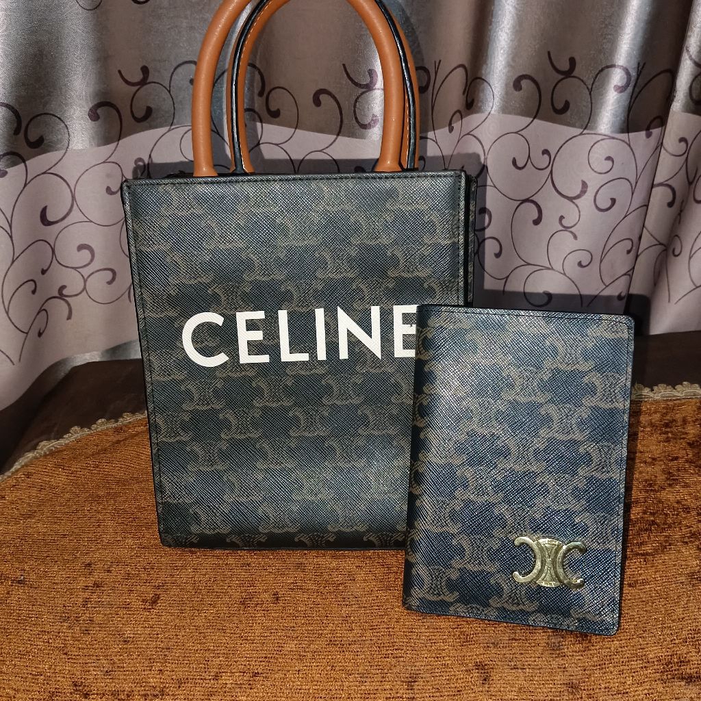 Tas & Dompet Celine Vertical Cabas in Triomphe Canvas Brown Shoulder Bag in Canvas, Gold hardware