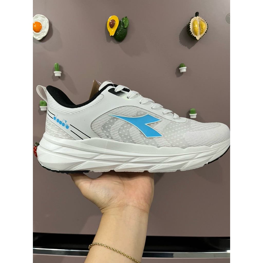 Disc 70% Sepatu Running Diadora Pria Holila Original BNIB