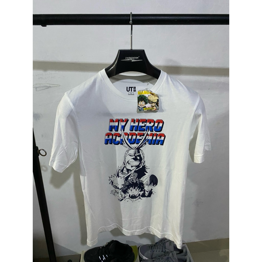 Tshirt uniqlo x my hero academia