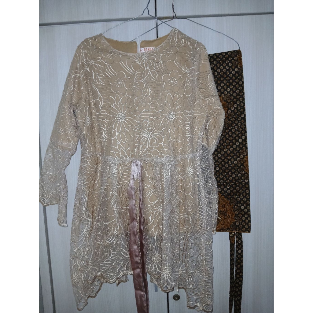 preloved satu set kebaya wisuda sd, smp, sma by seoulshelf (BACA DESKRIPSI)