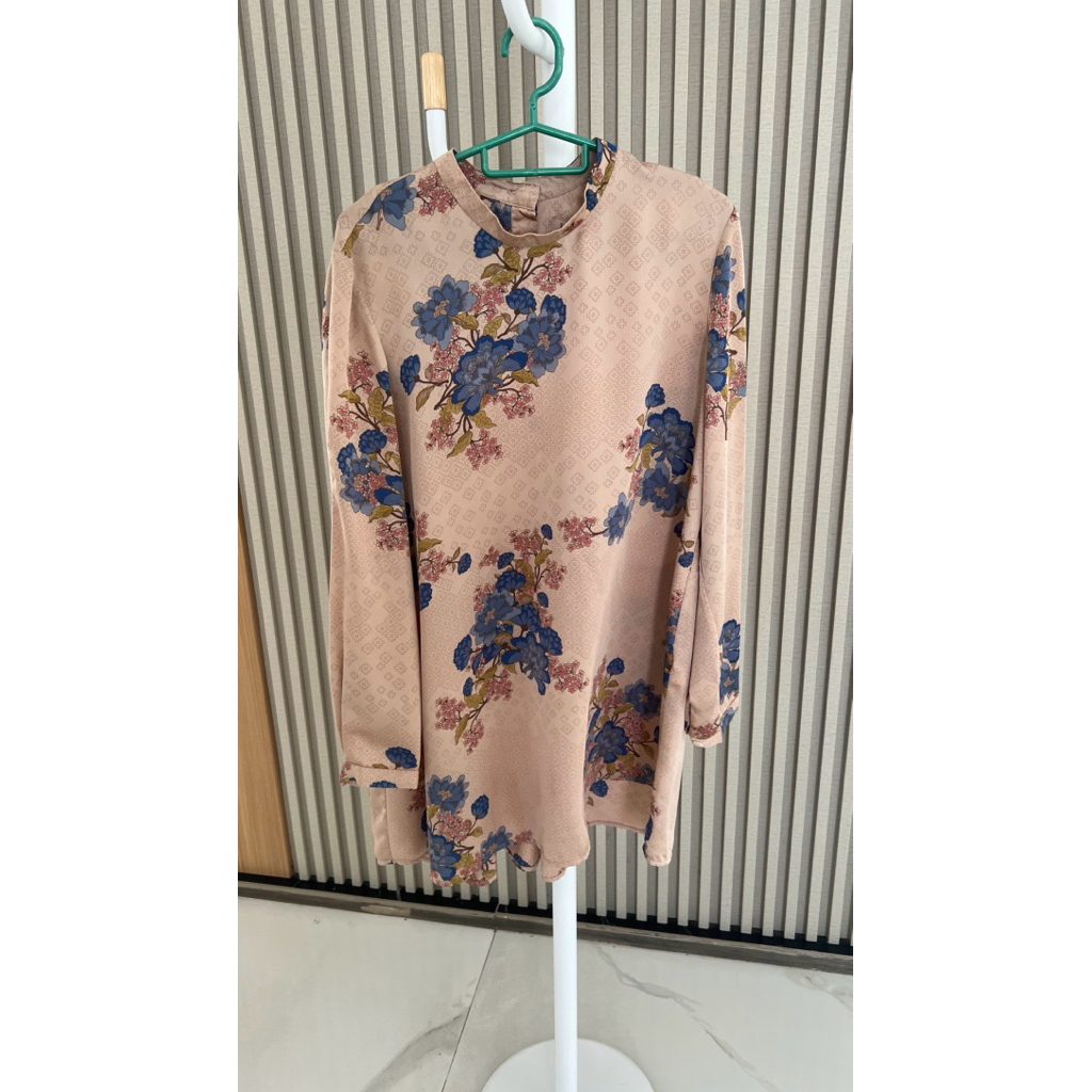 Preloved - kamiidea x sarsof Arina Top Cream (blouse kamiidea)