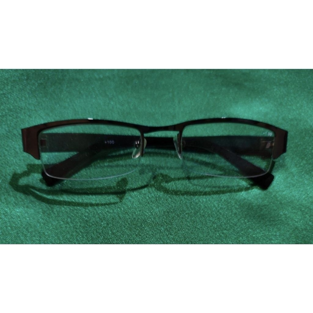 kacamata baca plus 1.00