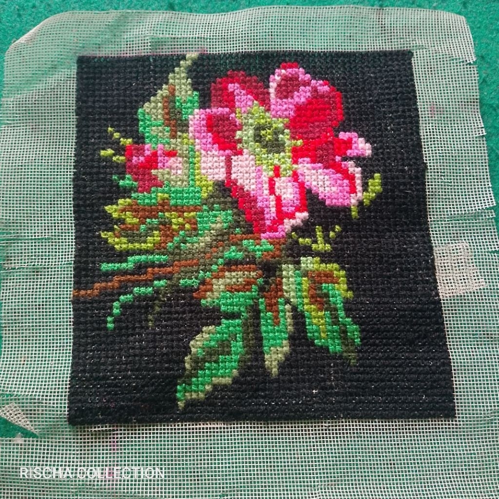 KRISTIK JADI TEMA BUNGA