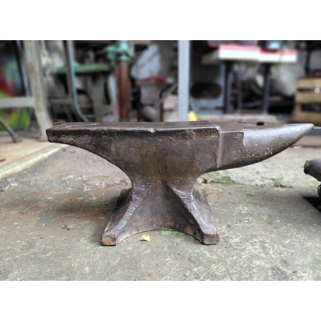 paron atau anvil landasan tempa 50kg pola england