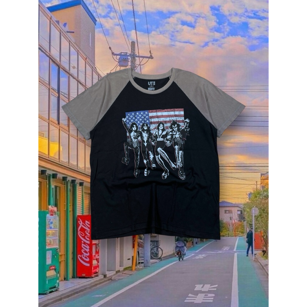 Kaos Uniqlo x Kiss Raglan Big Logo