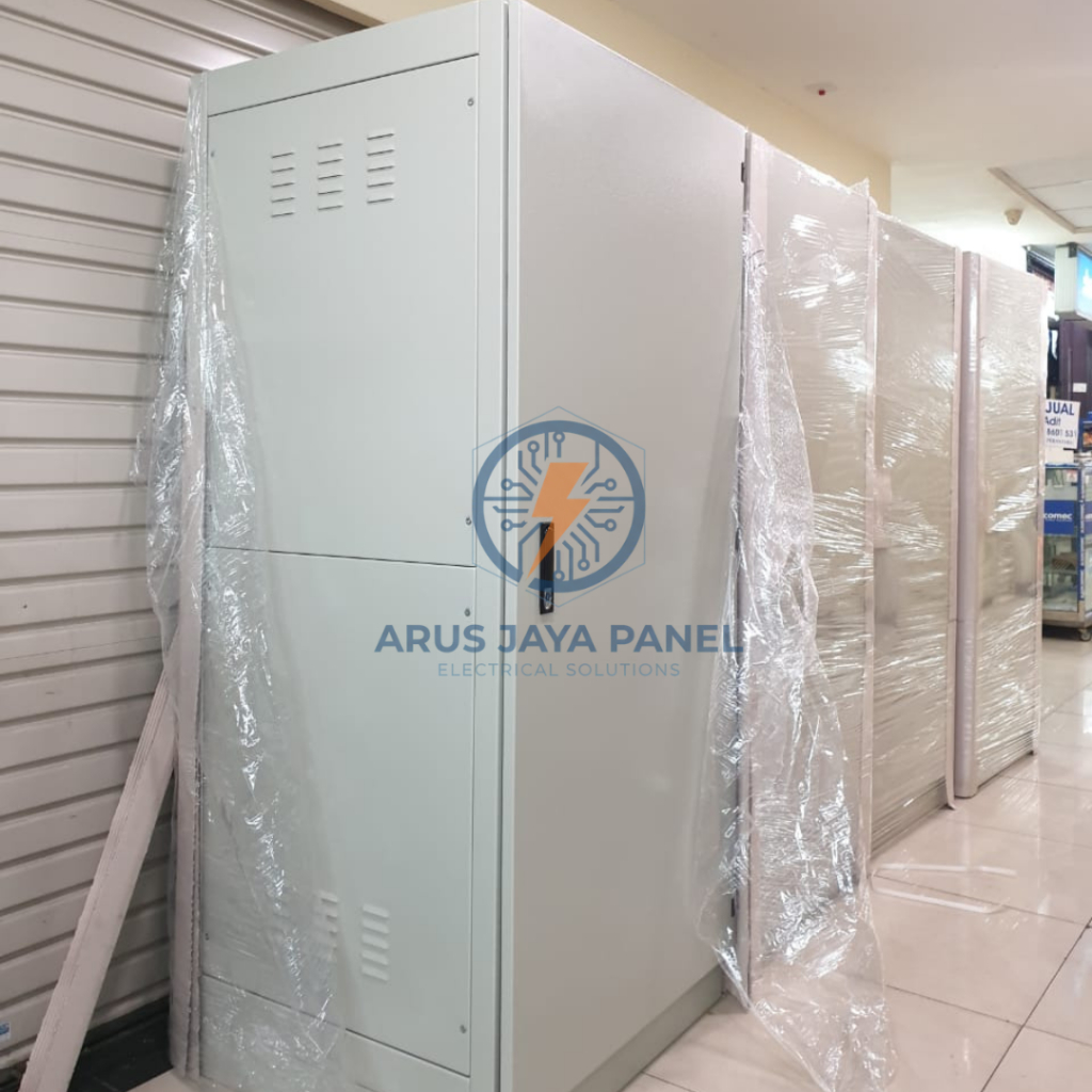 Box Panel Free Standing 160x80x60cm Plat 2mm Powder Coating IP65