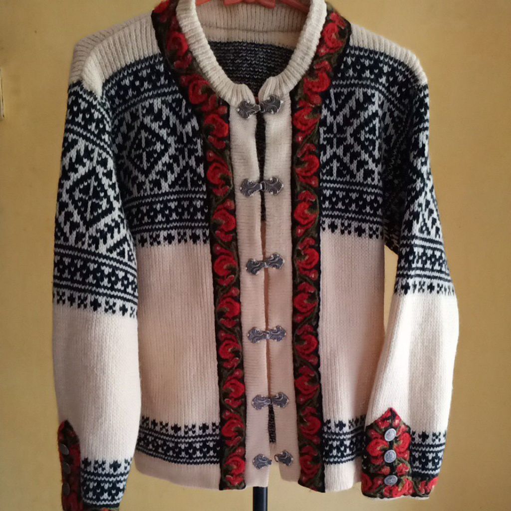 preloved sweater rajut wanita