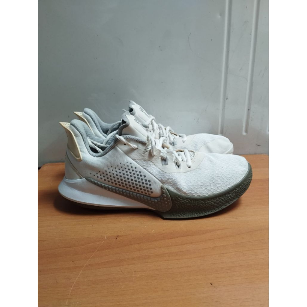 SEPATU BASKET SNEAKERS NIKE KOBE 8 SIZE 40 BEKAS PRELOVED