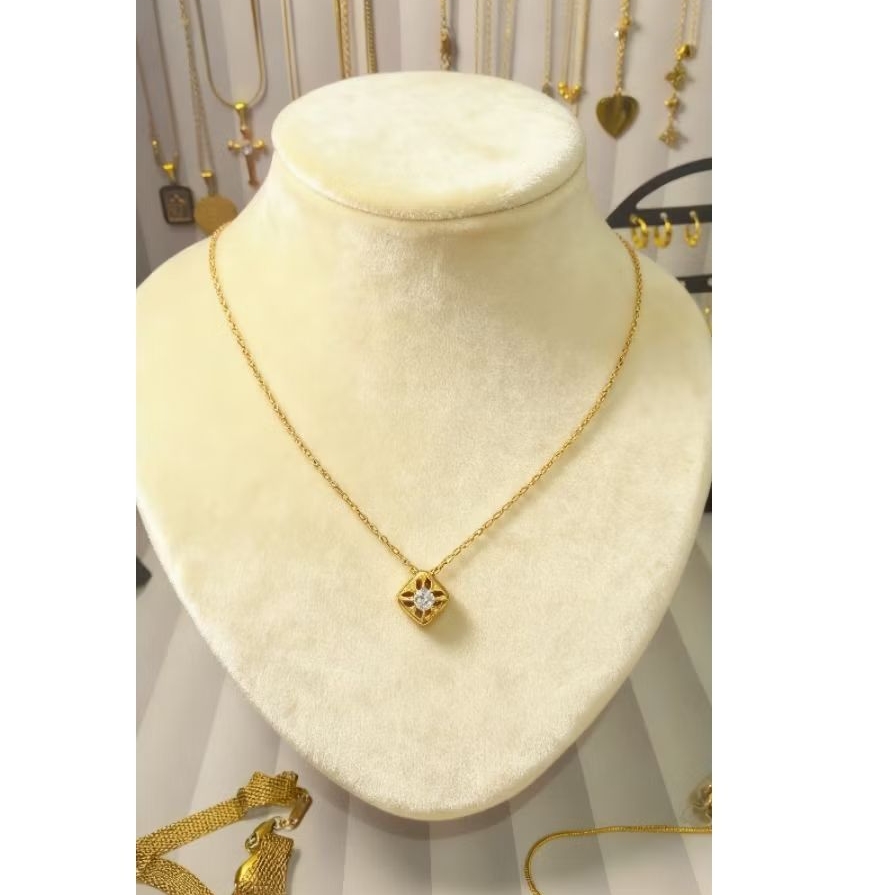 Kalung Wanita Titanium Gold Liontin mewah