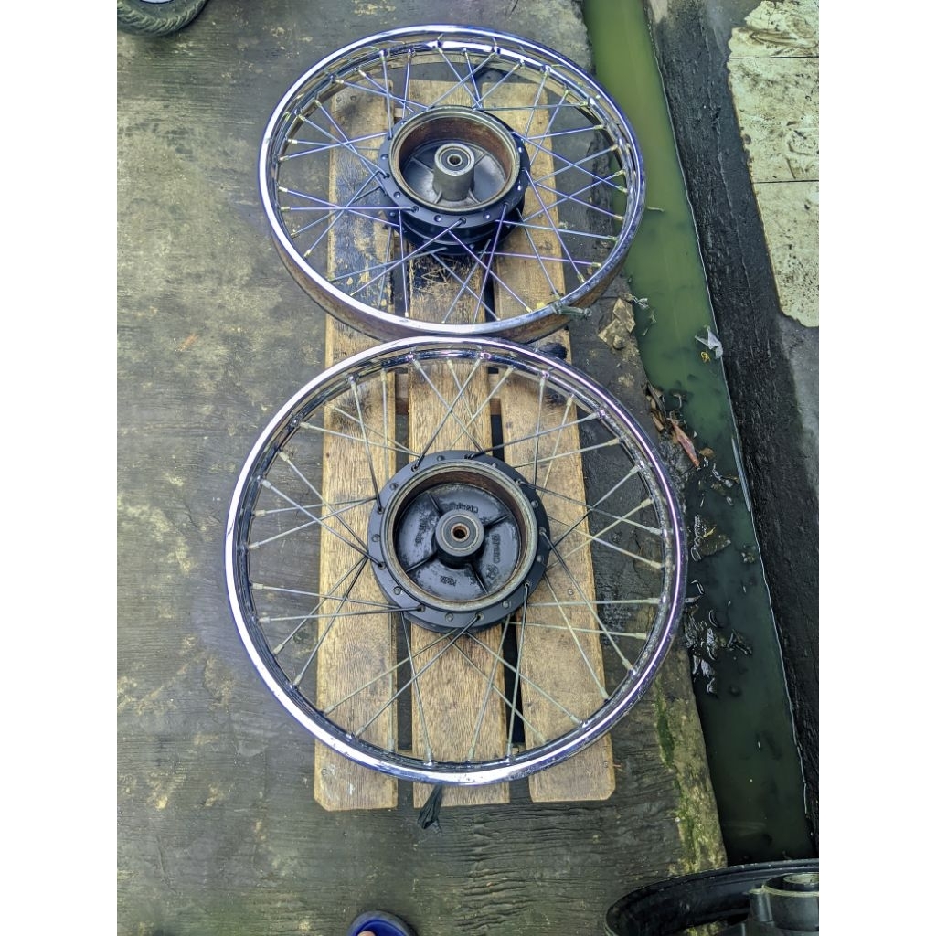 velg/pelek jari jari bagian belakang motor Vega new/Jupiter MX 135/Vega ZR/asli copotan Yamaha siap 