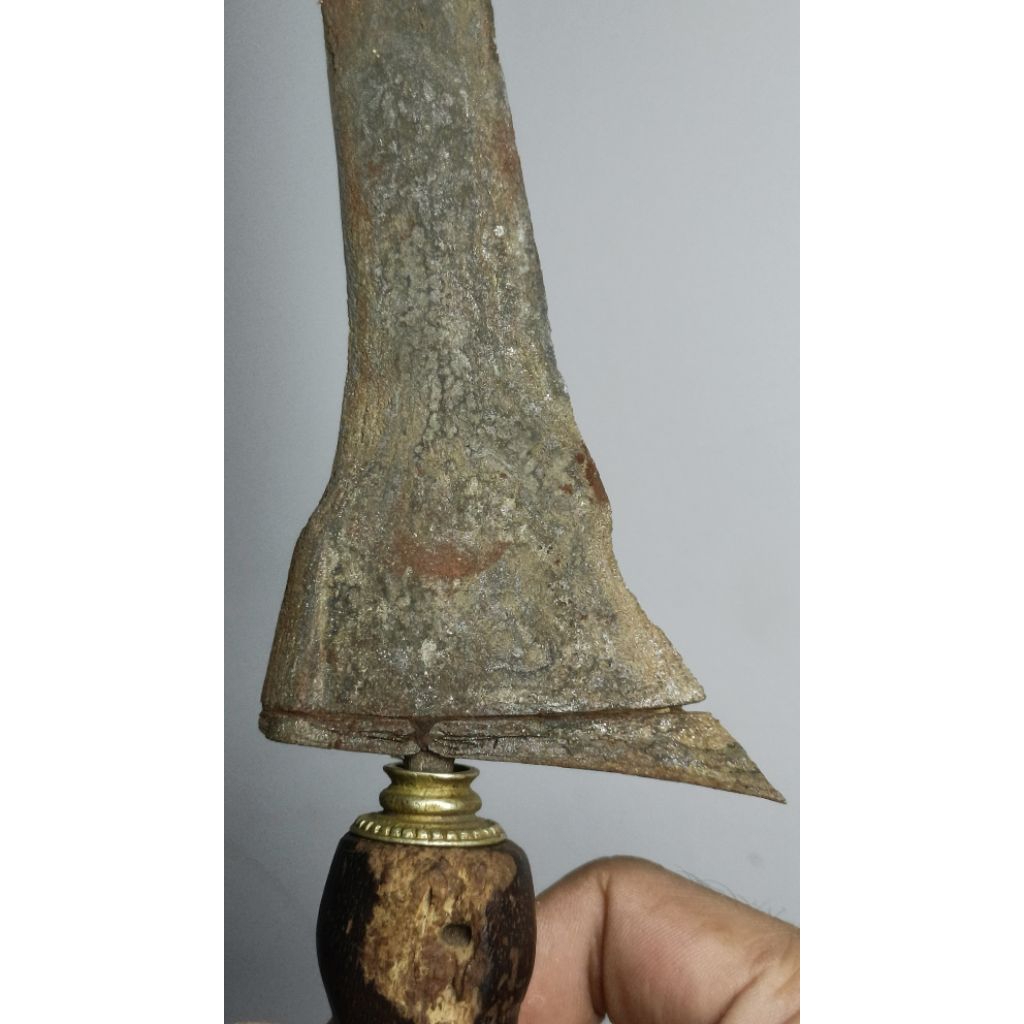 Keris betok brojol sepuh peninggalan