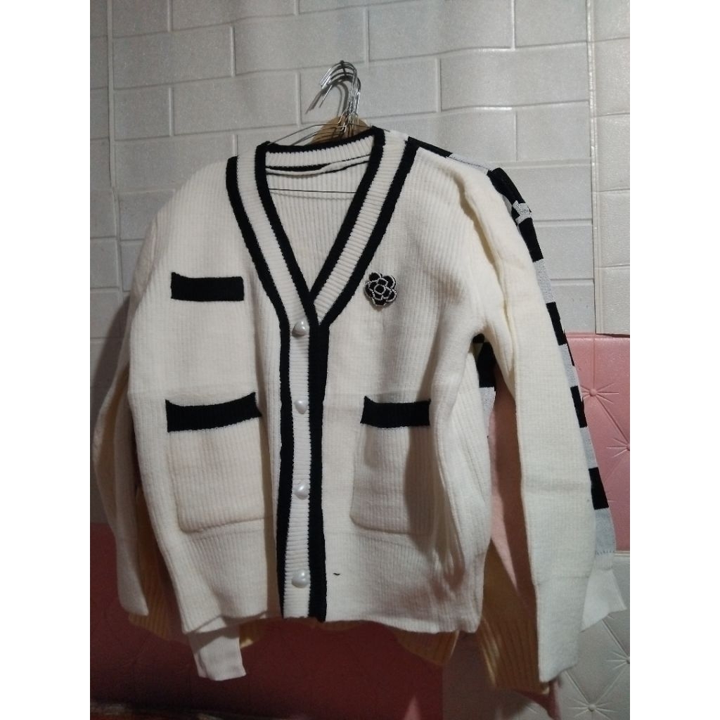 Cardigan Rajut Tebal Motif Kancing Mutiara Wanita Lengan Panjang - Putih M
