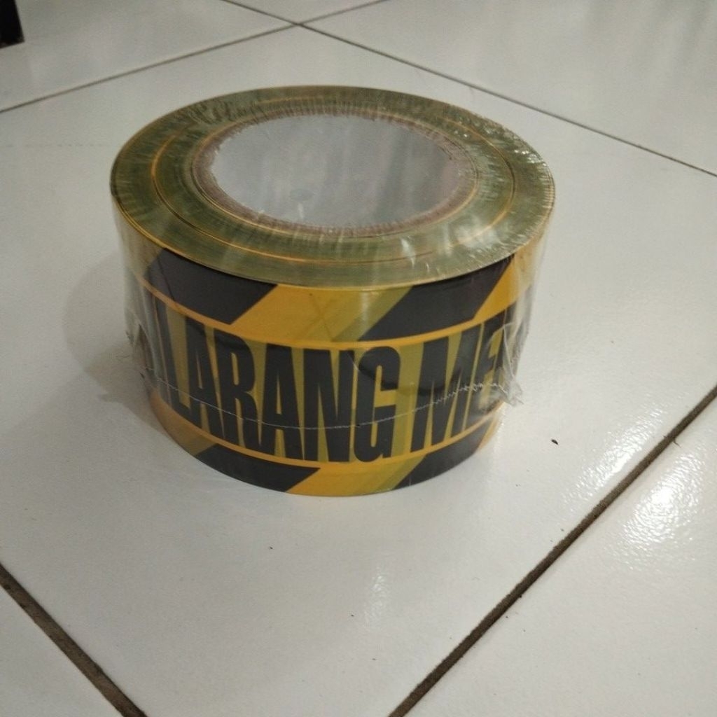 police line isi tulisan dilarang melintas
