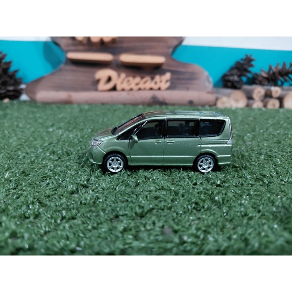 Diecast Miniatur Nissan Serena C26 hijau skala 1:64