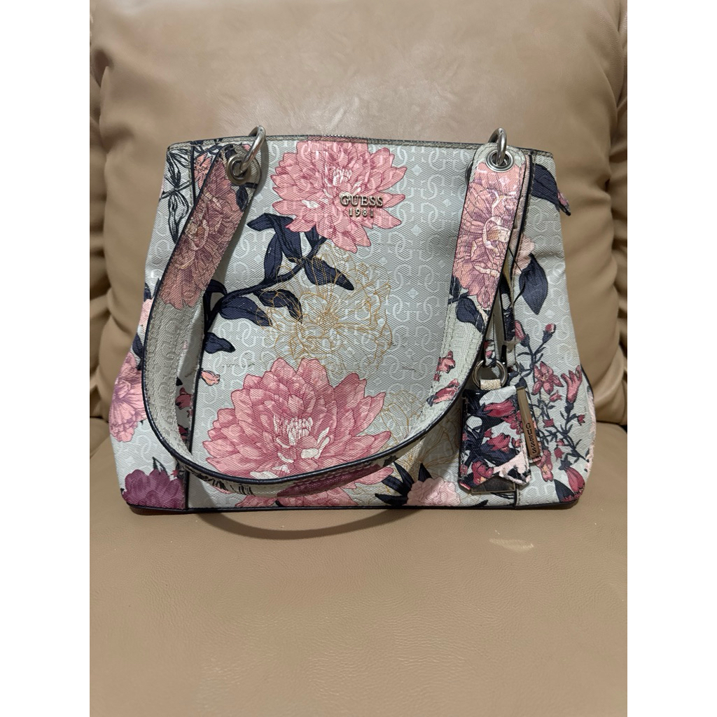 Tas wanita Guess preloved murah