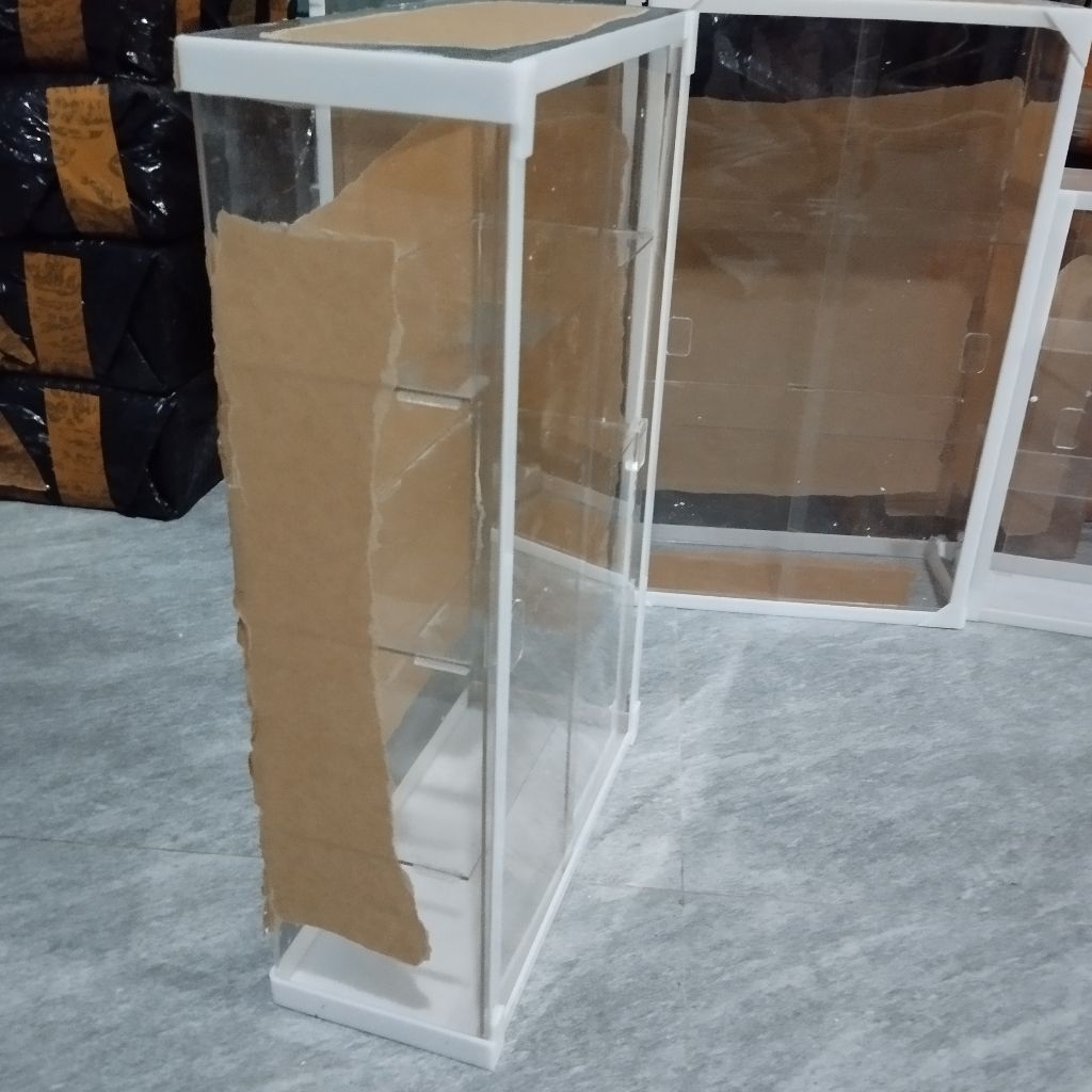 Etalase akrilik