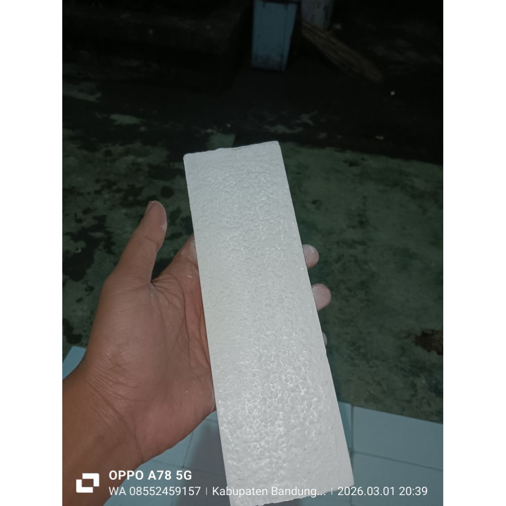 Bata tempel flat putih