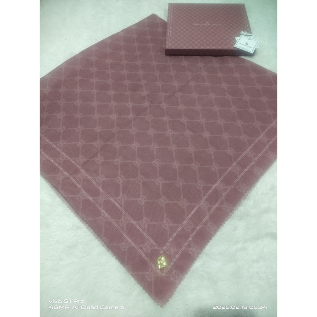 Buttonscarves scarf preloved