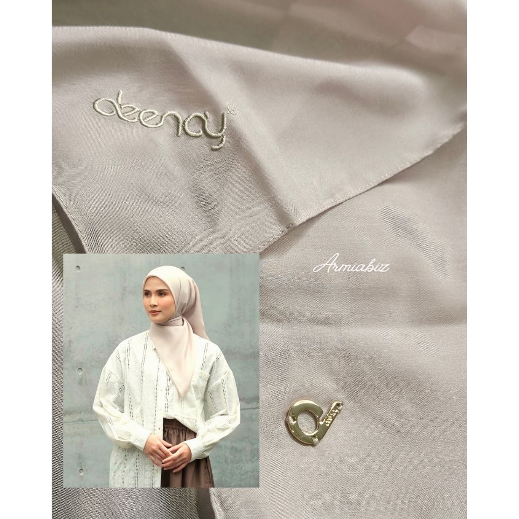 DEENAY SEGI EMPAT POLOS SERI FLORENCE PEARLY GREY DEENAY LOGO BORDIR