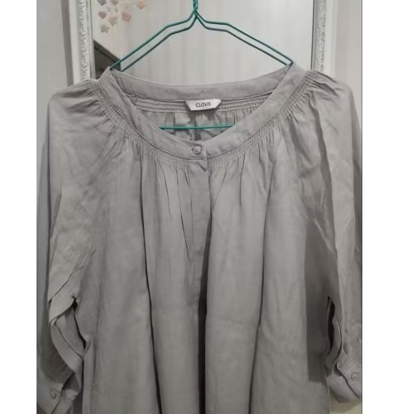 Preloved kemeja abu wanita