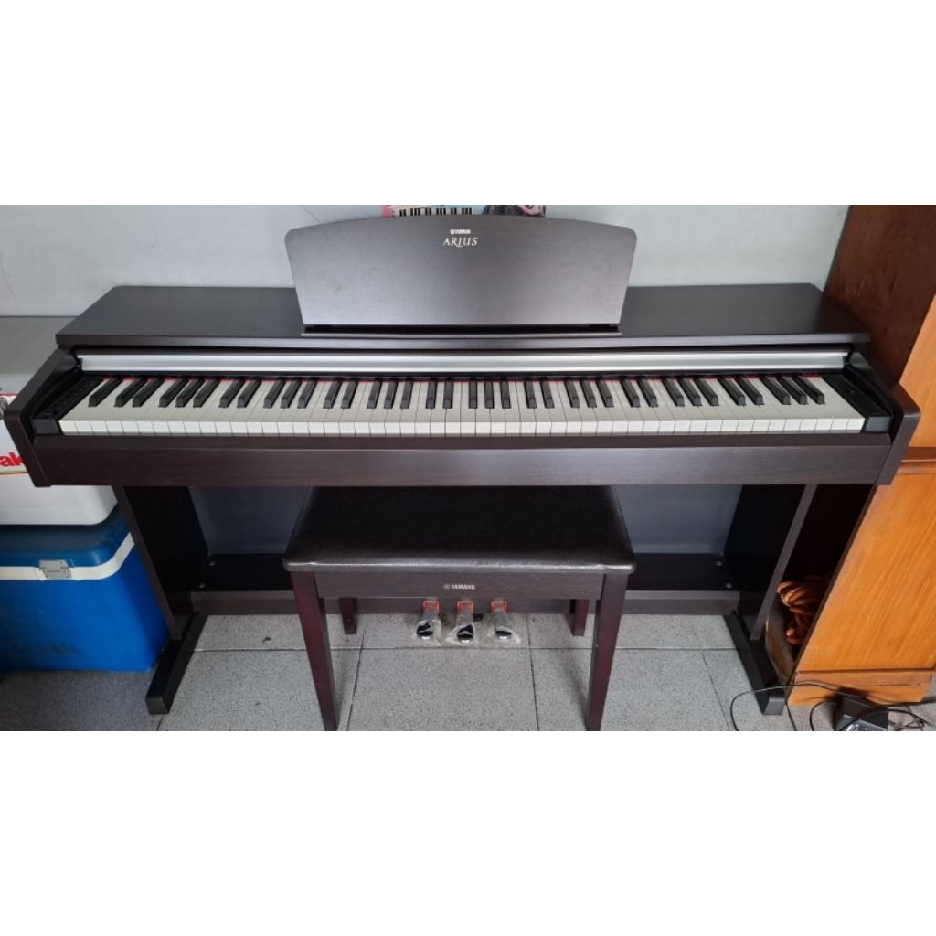 Piano Digital Yamaha Arius YDP 141