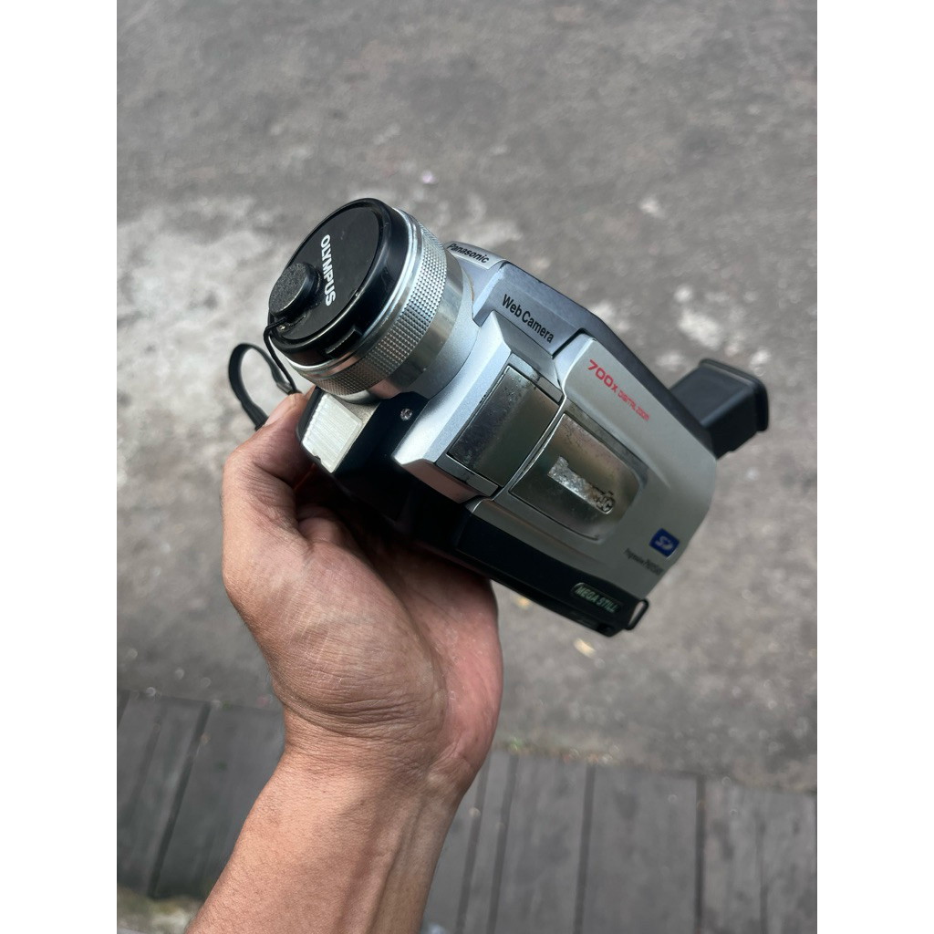 i Vintage Sony Handycam CCD-TR50E Video 8 (Kondisi Fisik Mulus/Pajangan/Bahan)