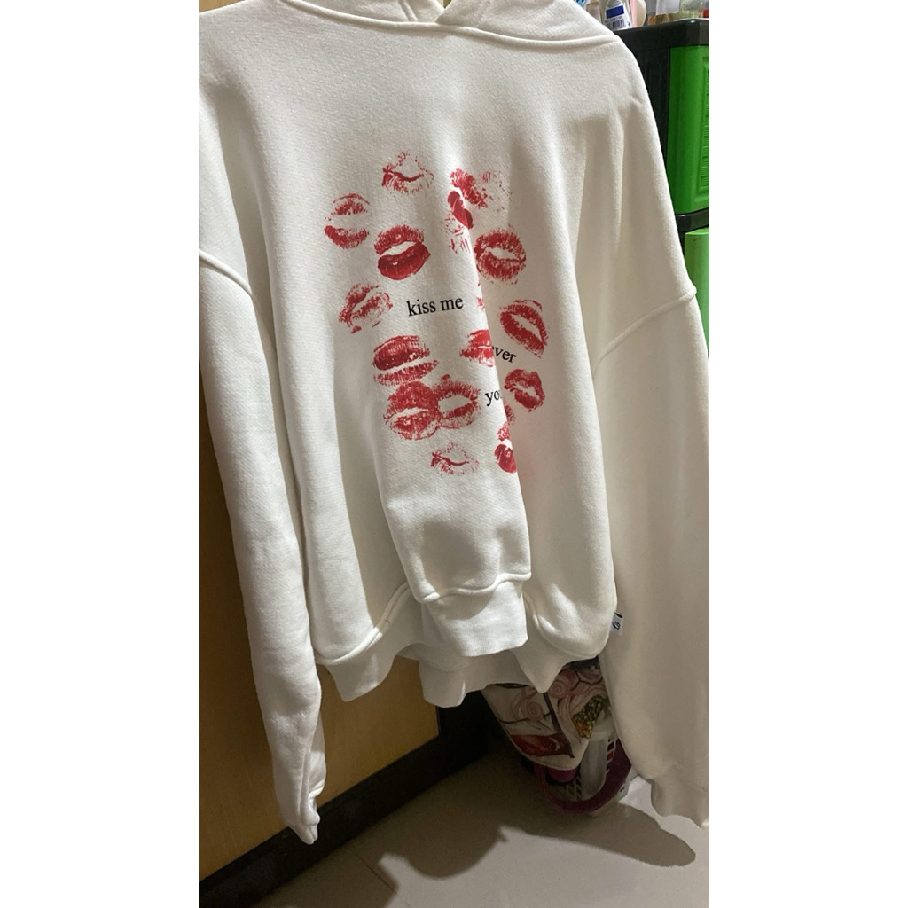 Hoodie kiss me