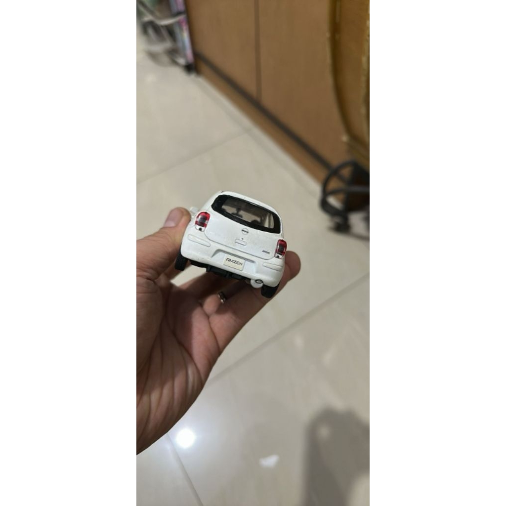 miniatur nissan march