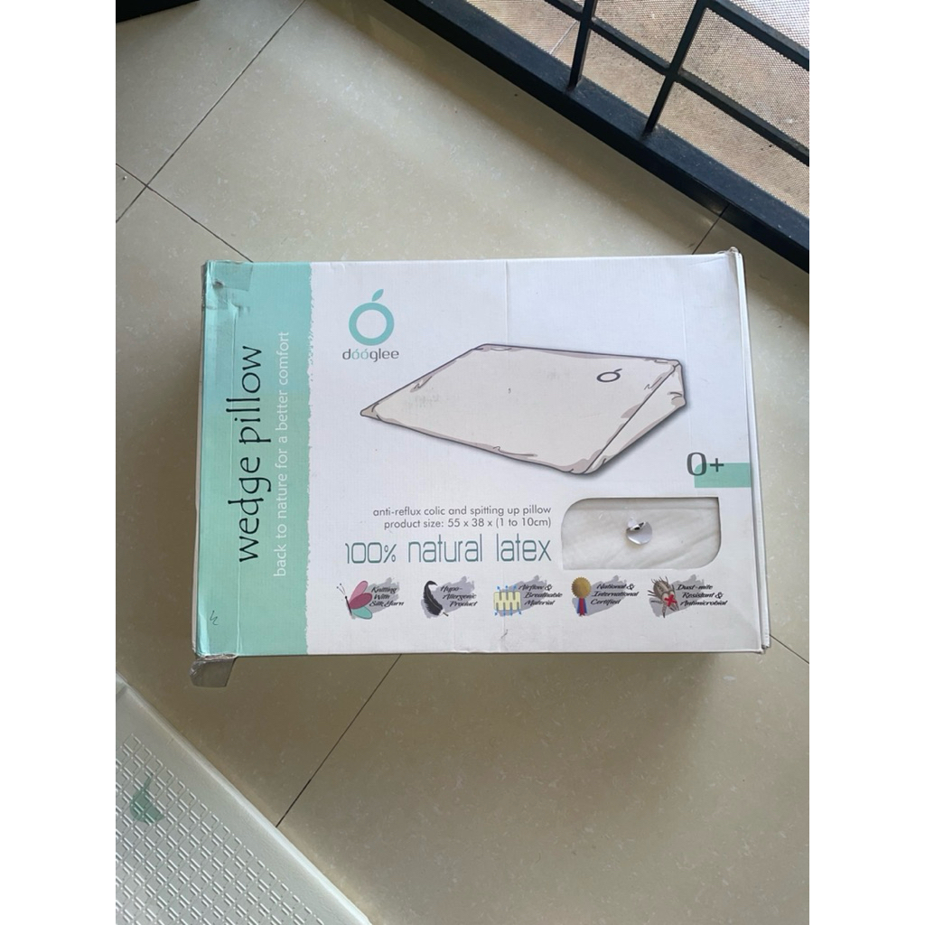 DOOGLEE - WEDGE PILLOW BANTAL BAYI ANTI GUMOH (FREE CASE NEW) PRELOVED