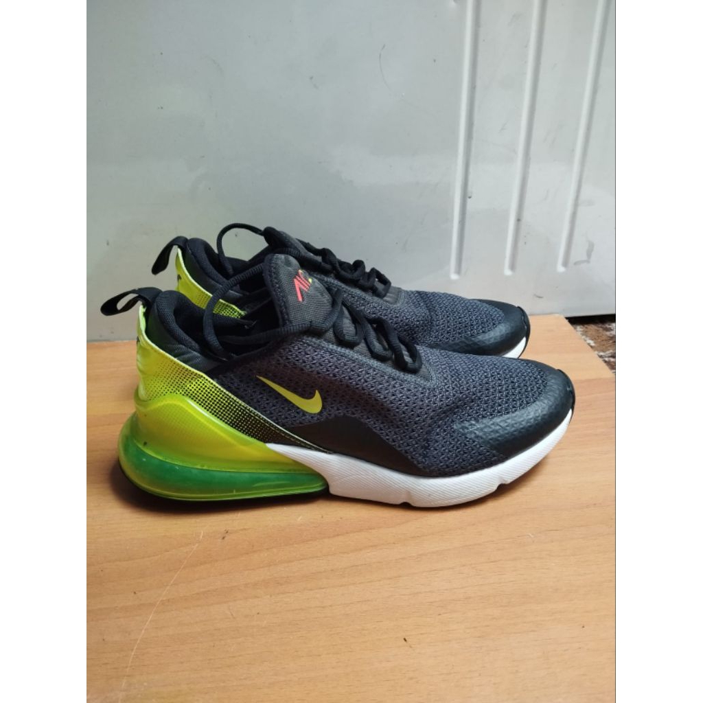 SEPATU RUNNING SNEAKERS NIKE AIRMAX 270 SIZE 42 BEKAS PRELOVED