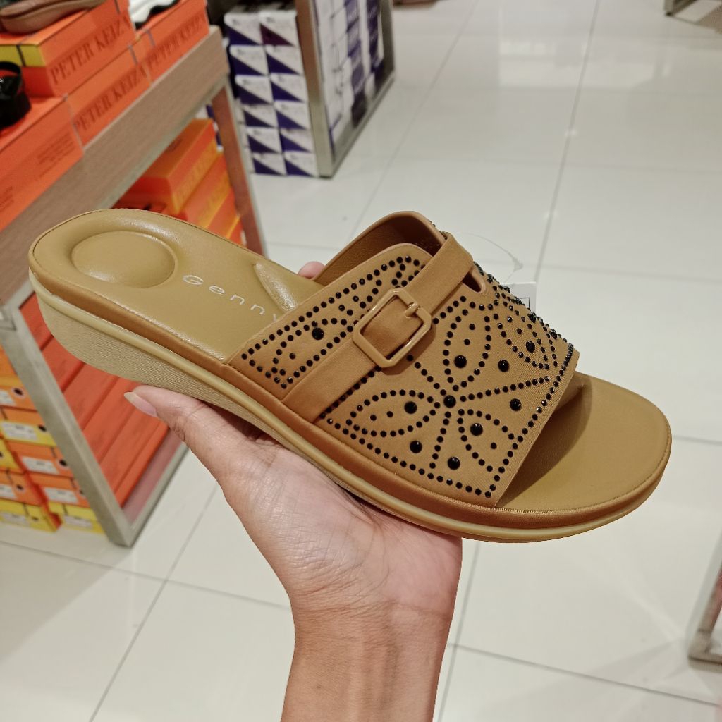 sandal slop wanita dari brand genny by matahari