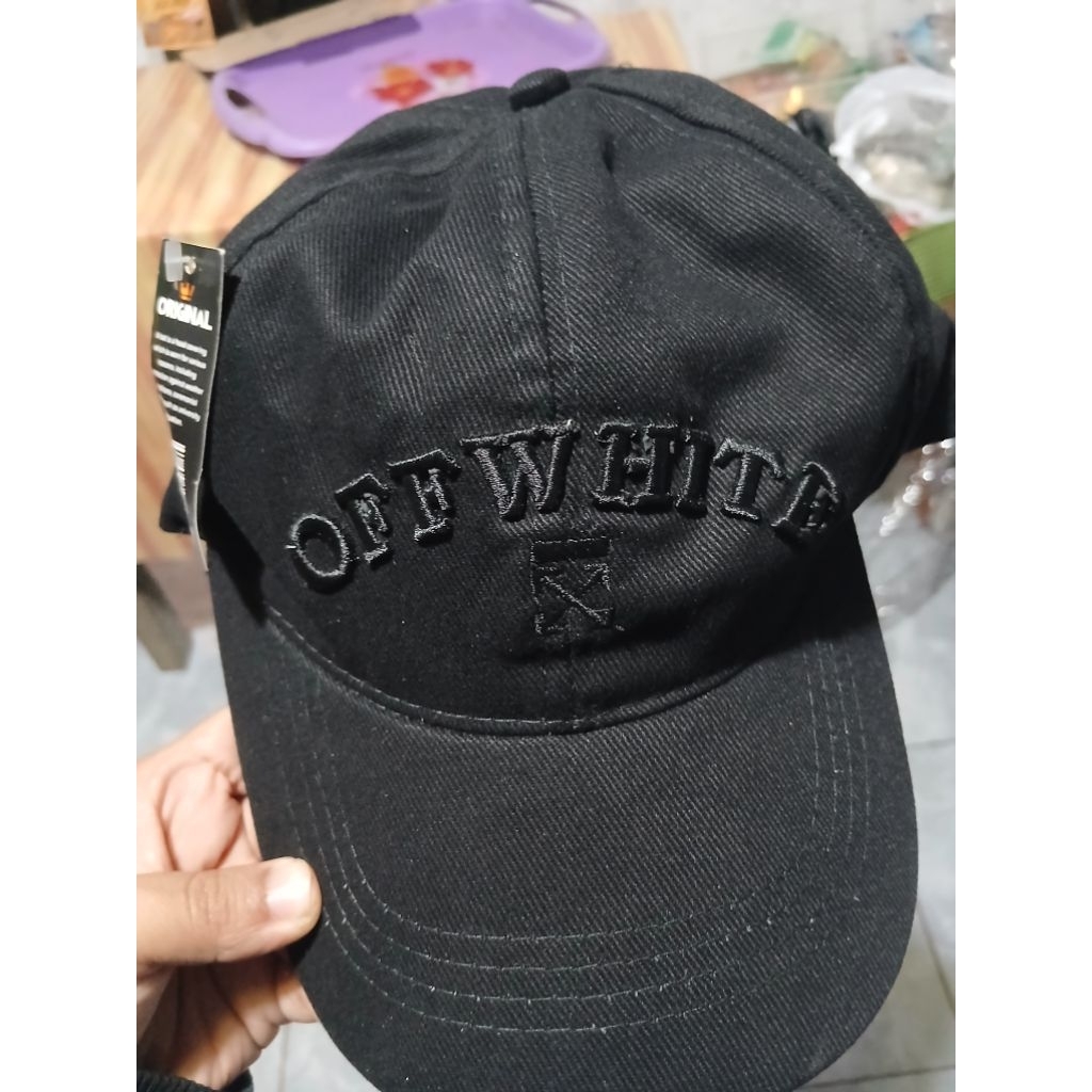 Topi Baseball Off White-Black