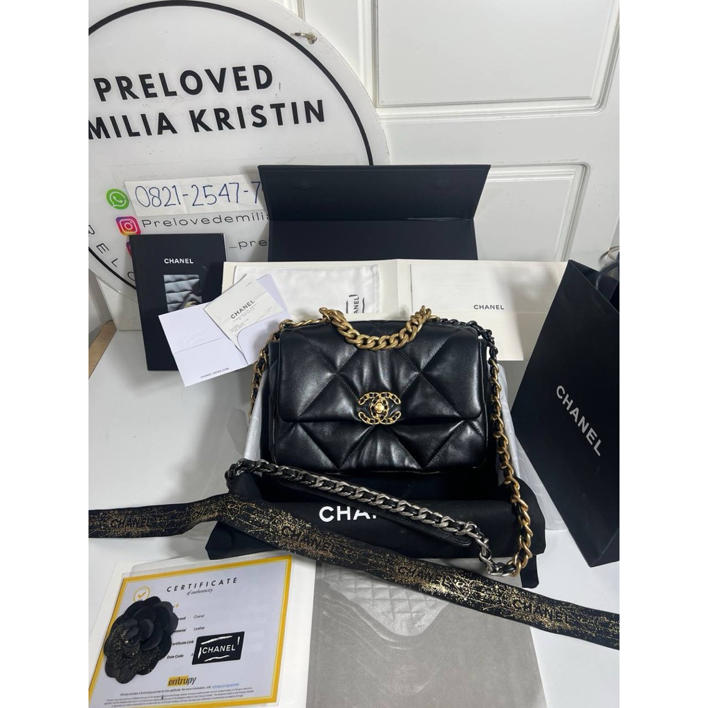 nego preloved 2025 chanel 19 small black lambskin GHW authentic
