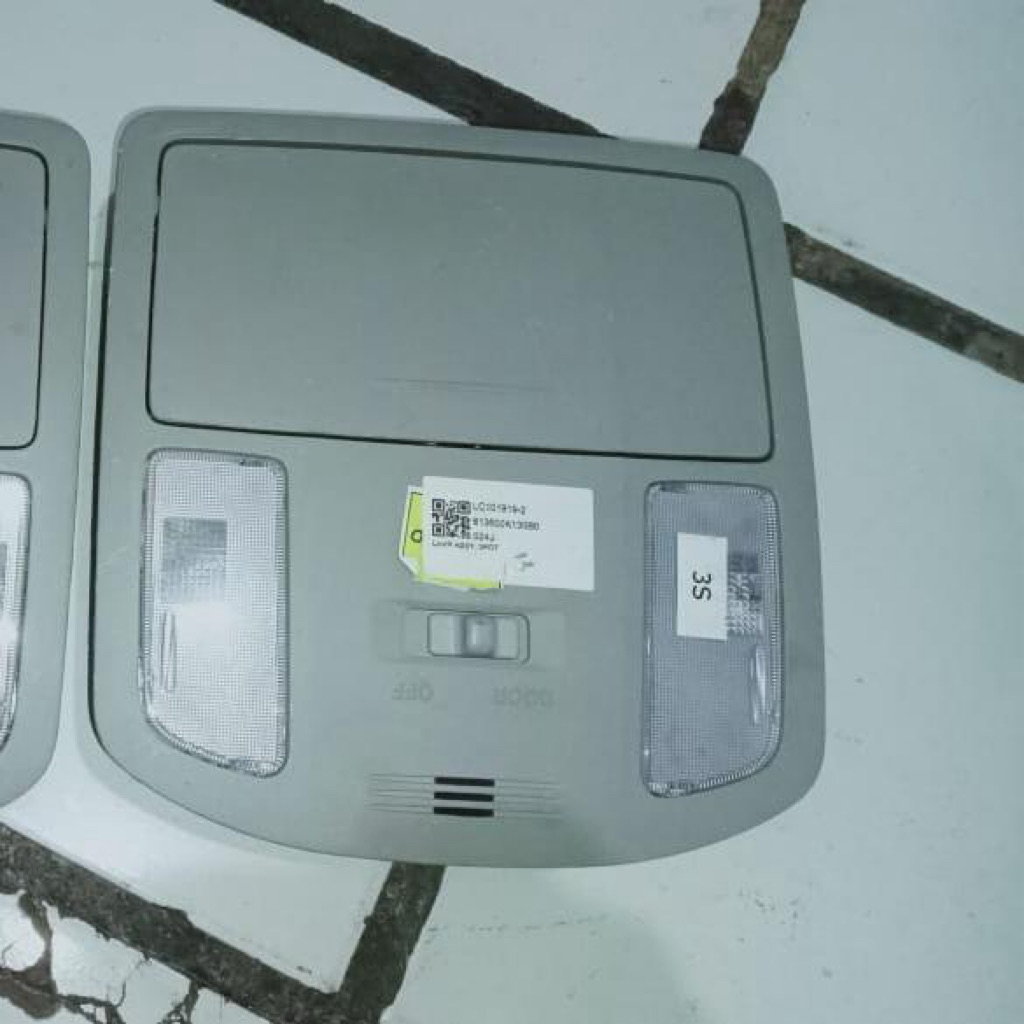 Lampu Plafon Innova Original Lelangn Pabrik 100% Original untuk Mobil Innova