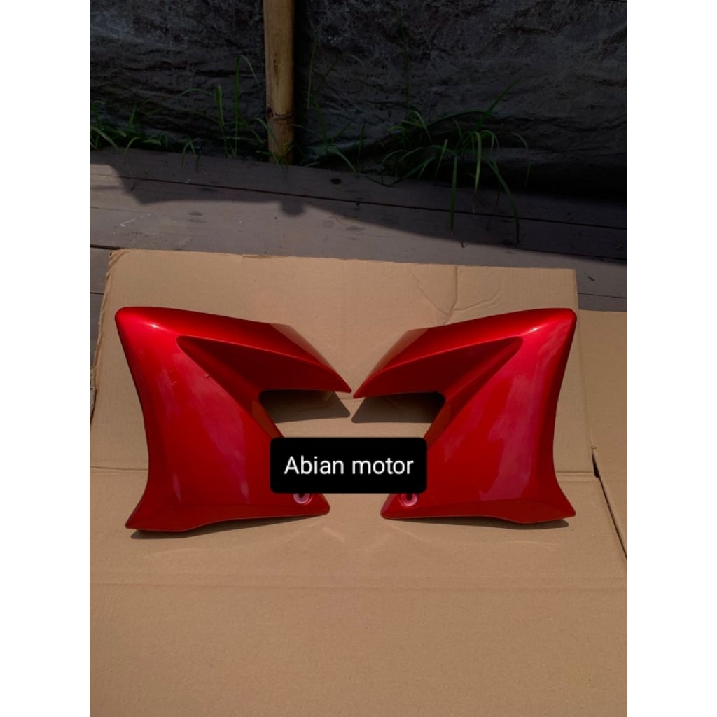cover sayap kiri kanan atau cover tangki Yamaha Vixion old Vixion lama warna merah maroon presisi sa