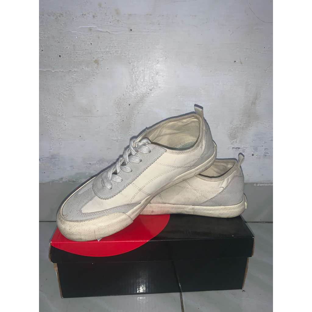 PRELOVED SEPATU WANITA SIZE 40 AIRWALK