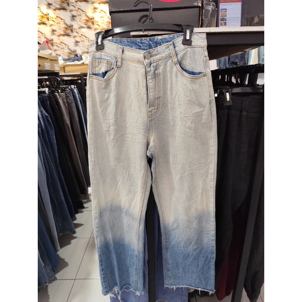 CELANA BAGGY JEANS CLOVER, CELANA PANJANG JEANS, CELANA CASUAL, CELANA LIFESTYLE