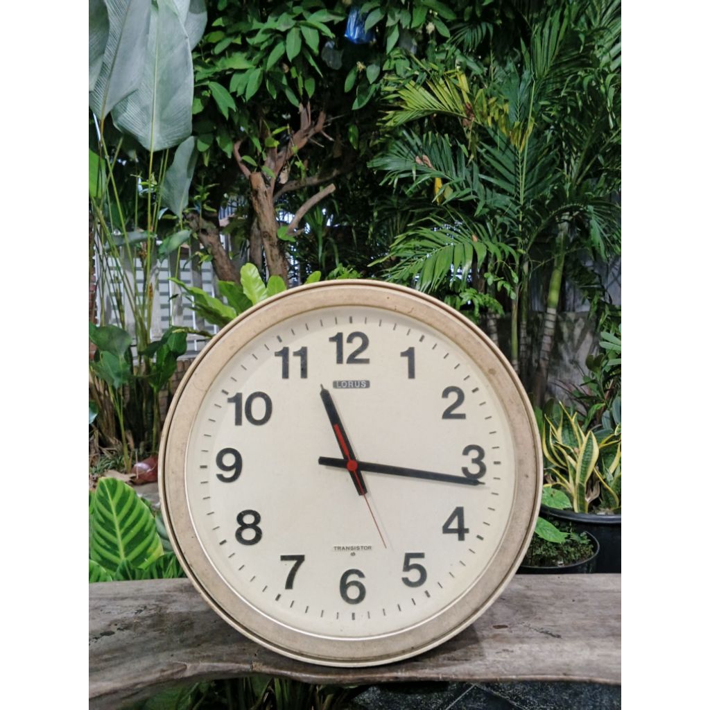 Jam Dinding Lorus Transistor Batrai Besar