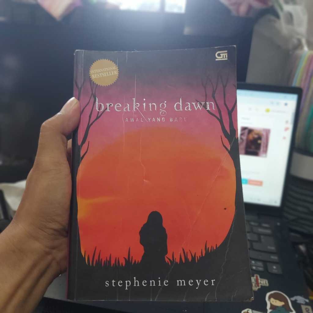 Novel Breaking Dawn Stephanie Meyer Twilight Saga Preloved