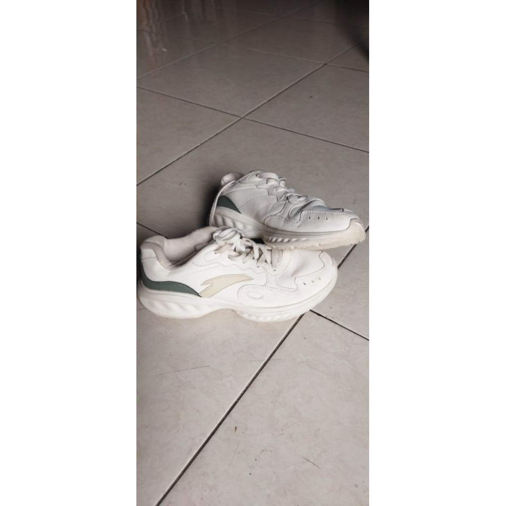 Sepatu Lari Lining Anta Nebula size 36,5 second