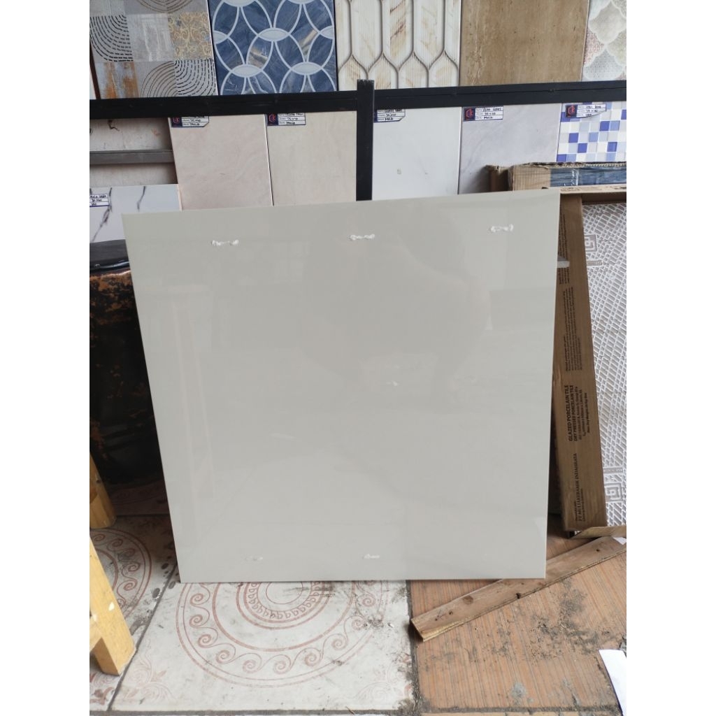 Granite Lantai 60x60 Cream Polos | Lunacera