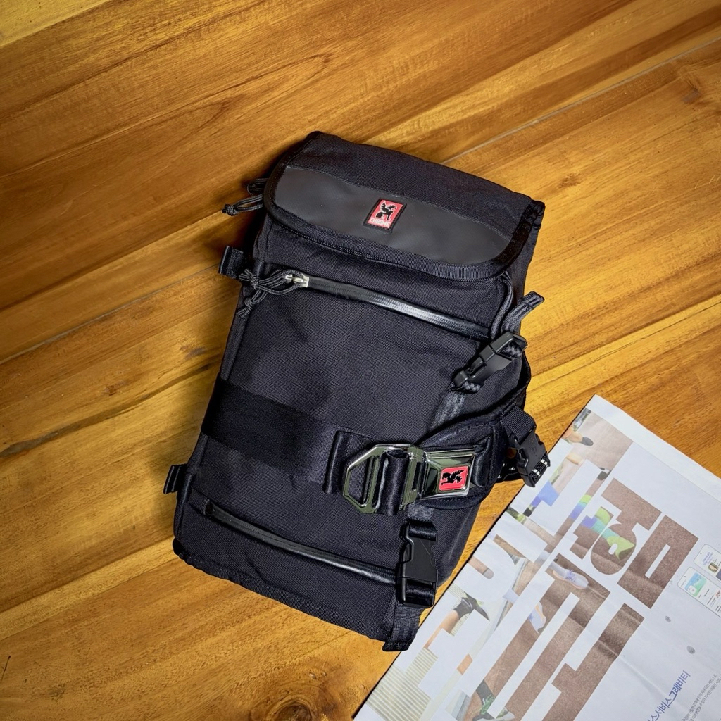 Chrome industries niko crossbody bag