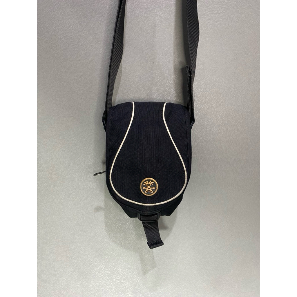Crumpler Black Camera Bag / Crumpler The Bundle Medium Photo Camera Bag Black SHoulder Strap / Tas C