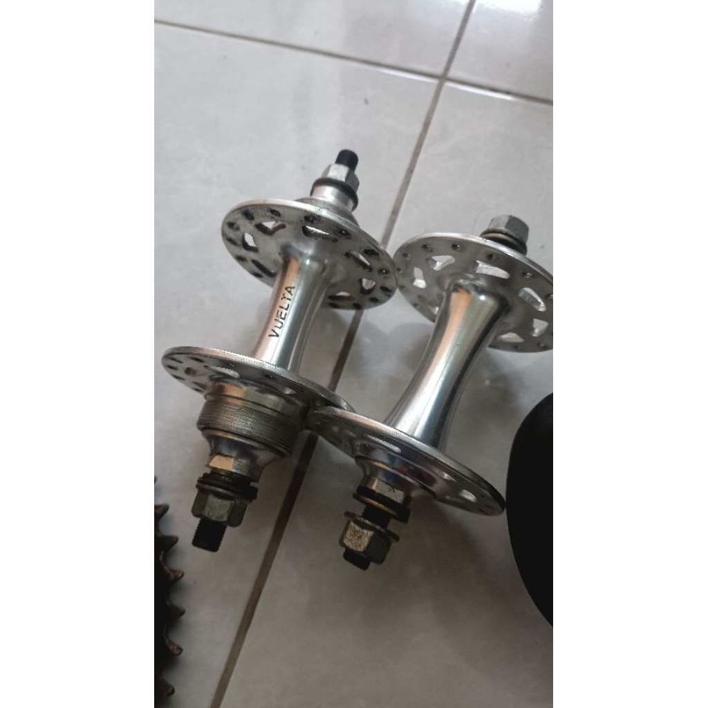 hub Vuelta 32 hole silver