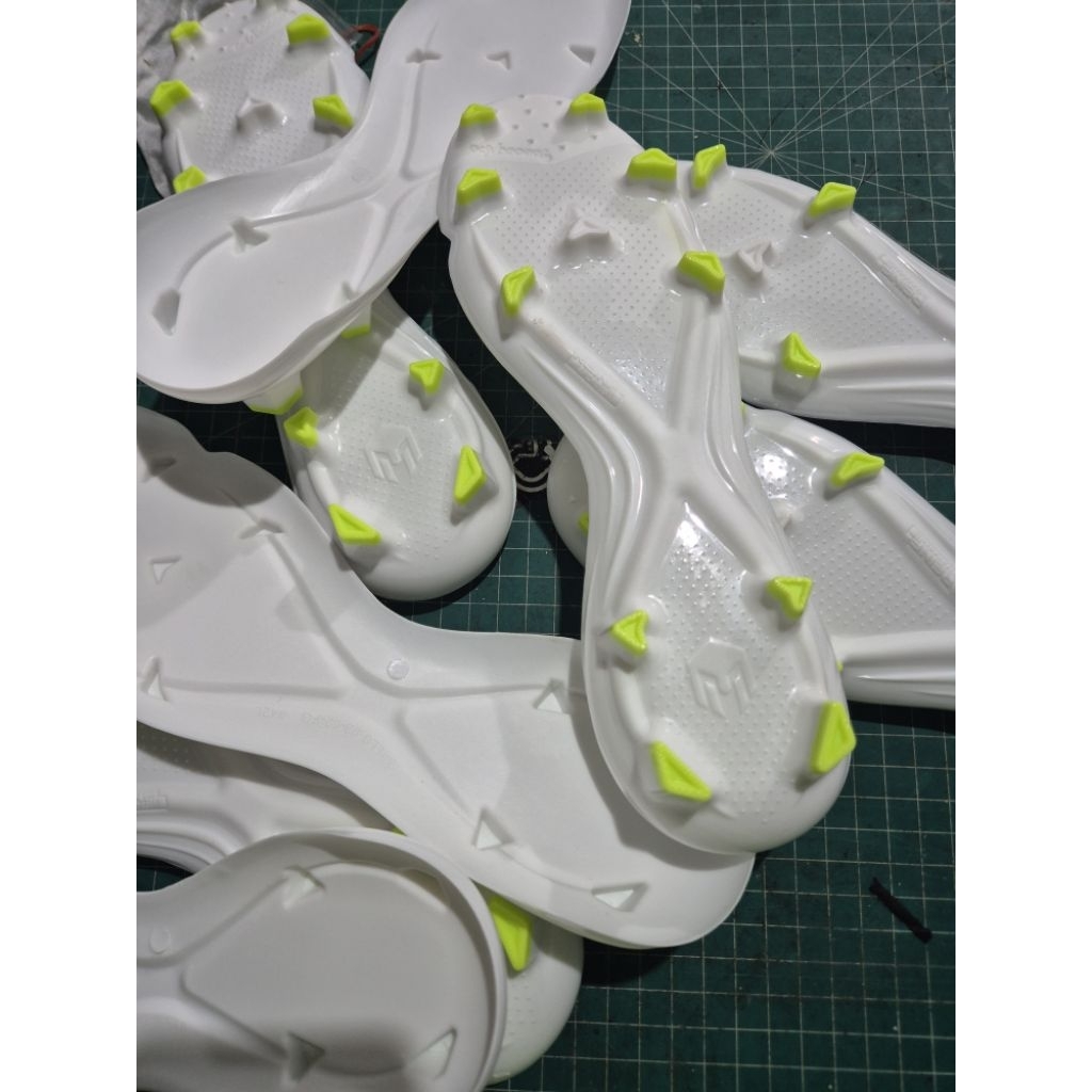 Solpate Outsole Sepatu Bola stud segitiga awet nyaman Bahan Tpu