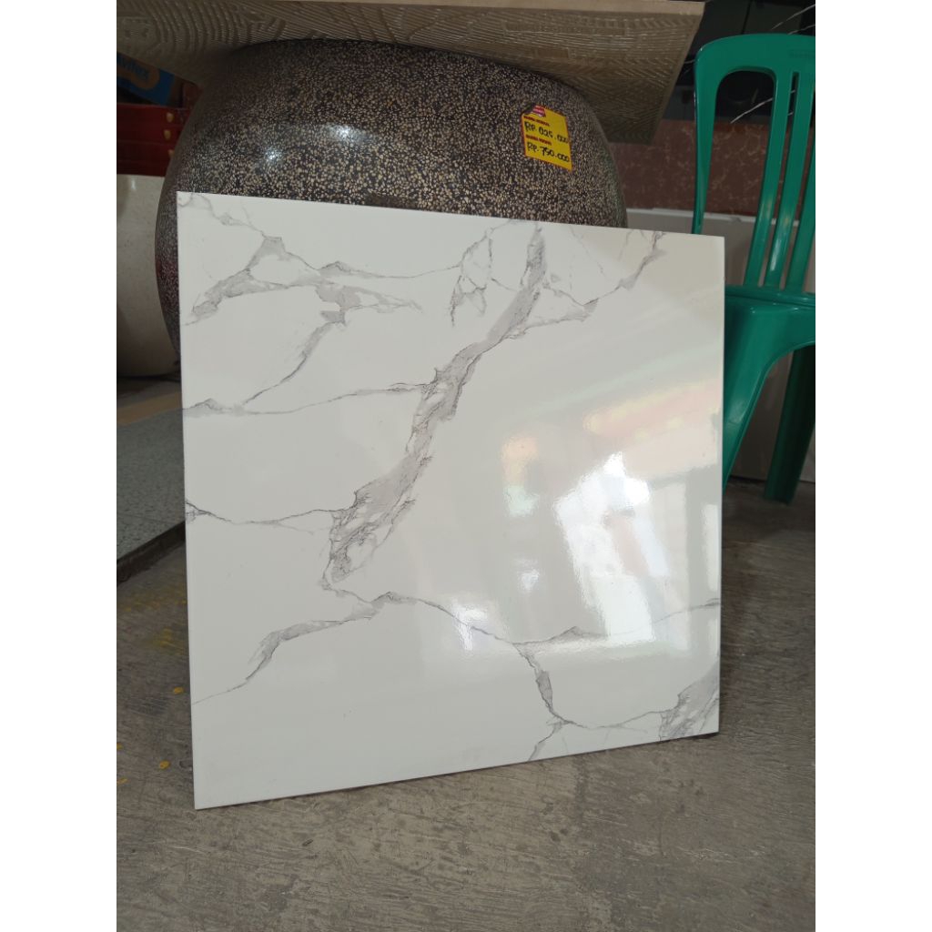 KERAMIK LANTAI GLOSSY CARARA SZ 11165D3 50X50