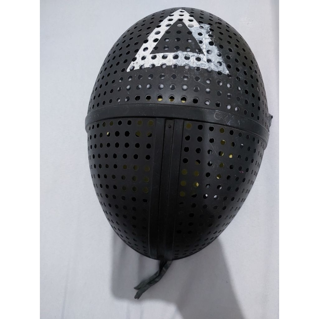 Topeng Squid Game segitiga