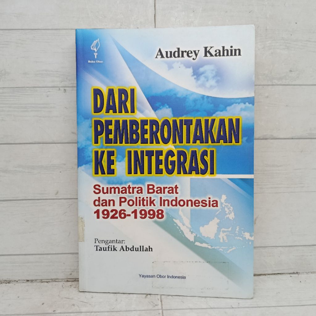 Buku Dari Pemberontakan Ke Integrasi Sumatra Barat Dan Politik Indonesia 1926-1998 Audrey Kahin soft